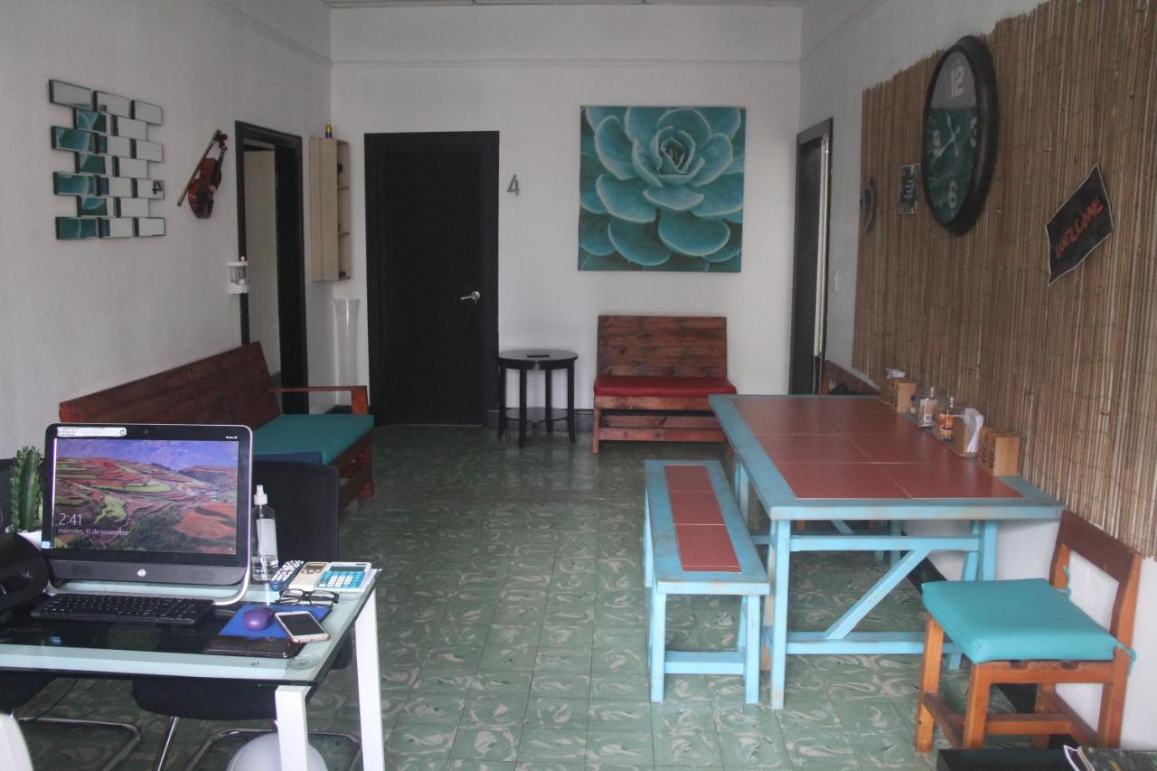 Eden'S Garden Hostel Panama City Ngoại thất bức ảnh