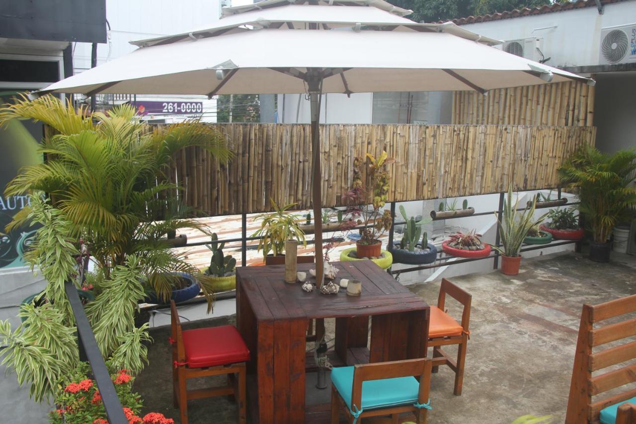 Eden'S Garden Hostel Panama City Ngoại thất bức ảnh