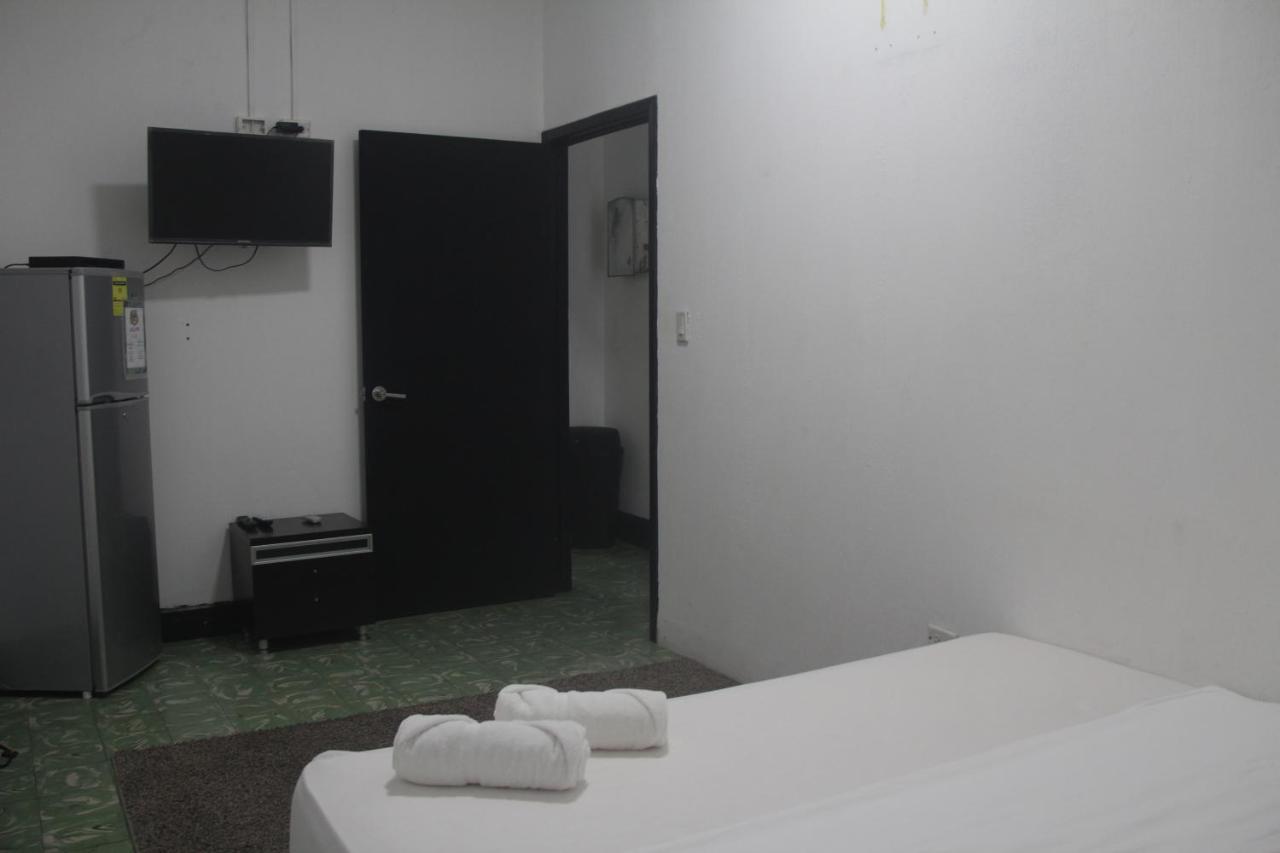 Eden'S Garden Hostel Panama City Ngoại thất bức ảnh