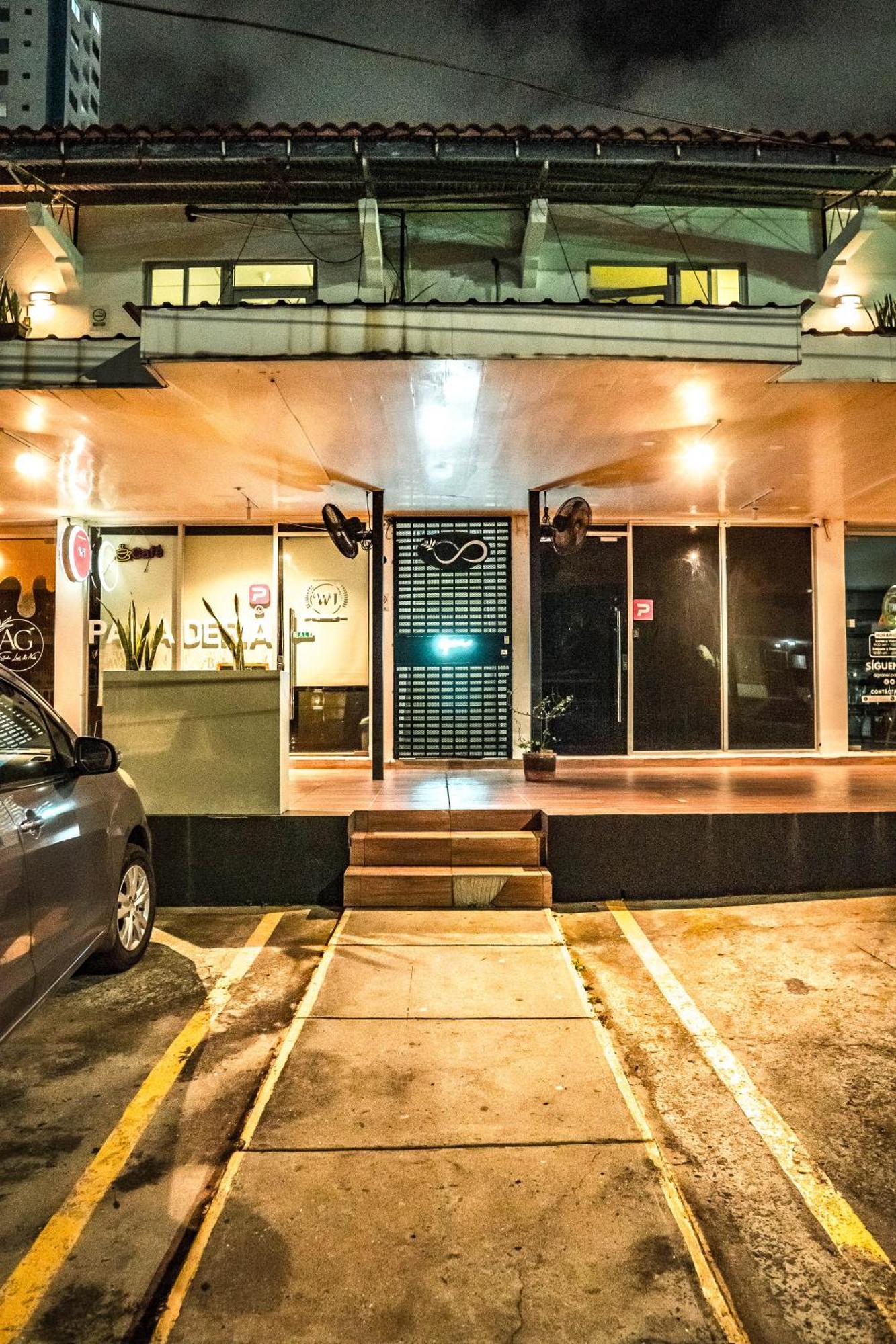 Eden'S Garden Hostel Panama City Ngoại thất bức ảnh